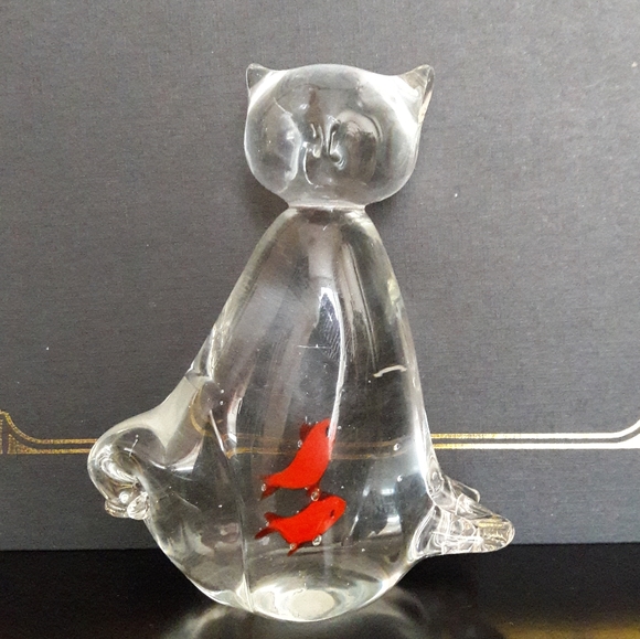 Handblow Glass Cat Figurine with two gold fish. - Picture 5 of 5